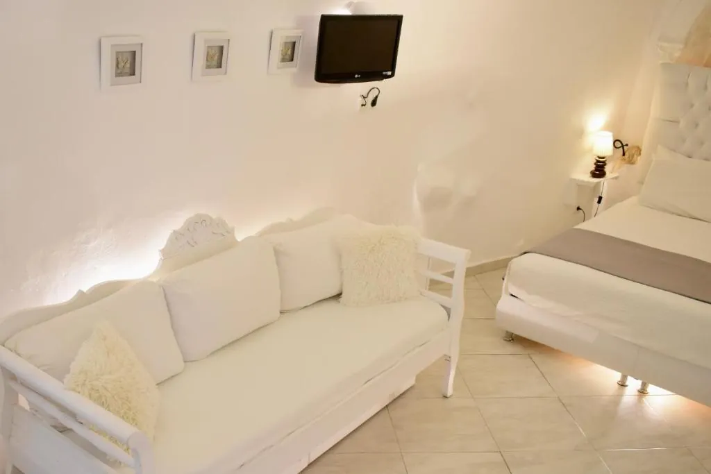 Aeolos Art & Eco Suites