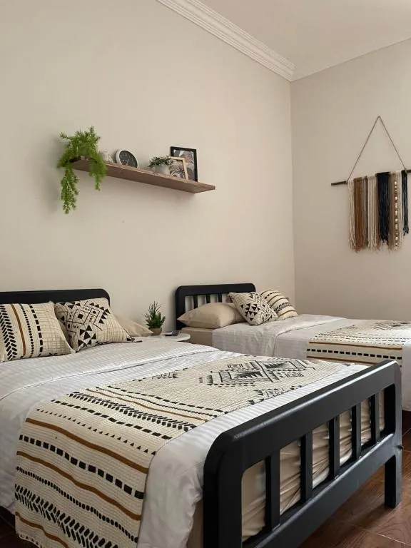 La Casa Guest House
