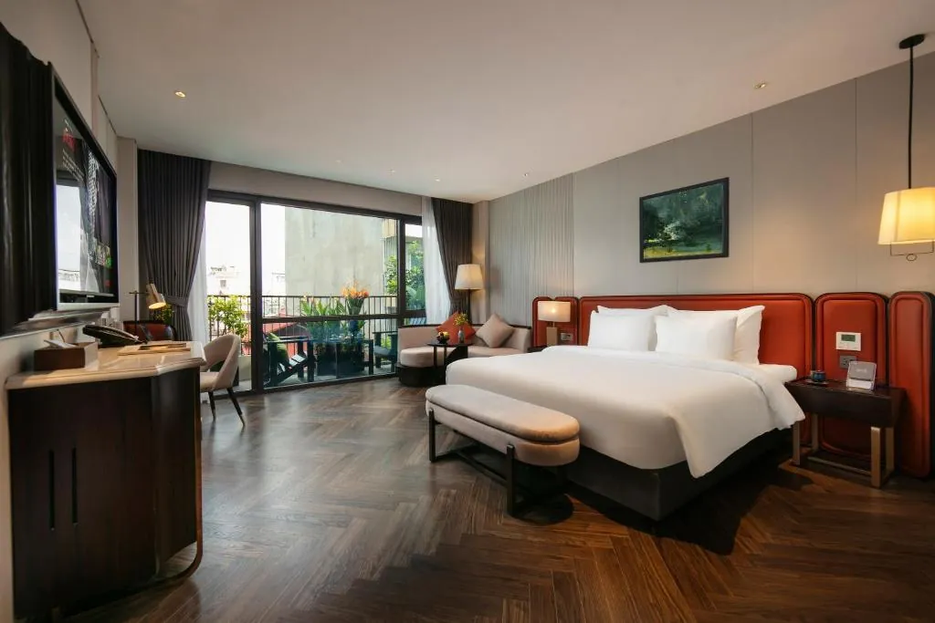 Le Premier Hotel & Rooftop Bar
