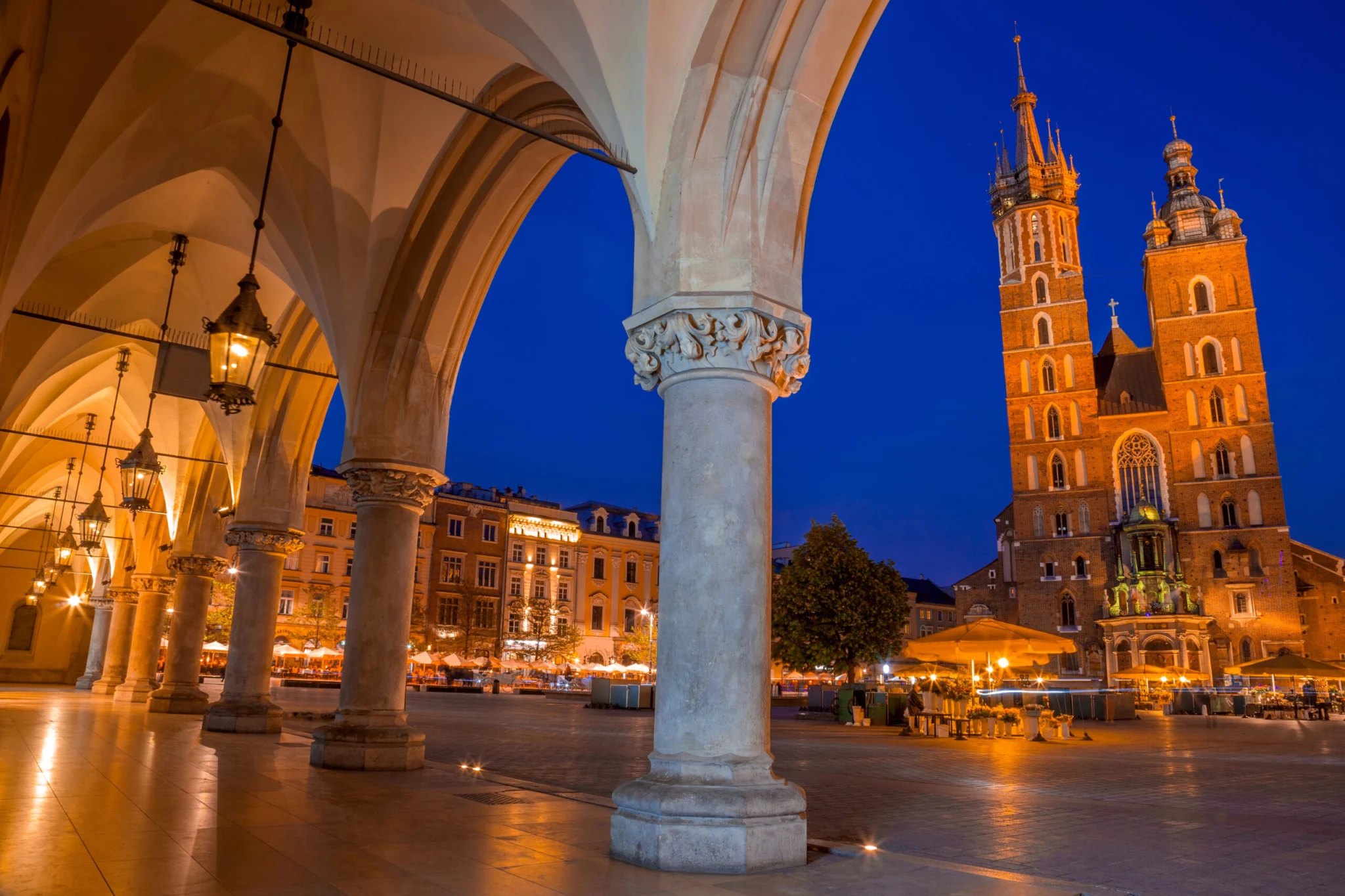 Kraków rynek nocą 