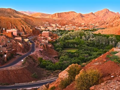 Usuń tło Zapisz Udostępnij Próbka Widok na miasto Tamellalt w górach Atlas w Maroku