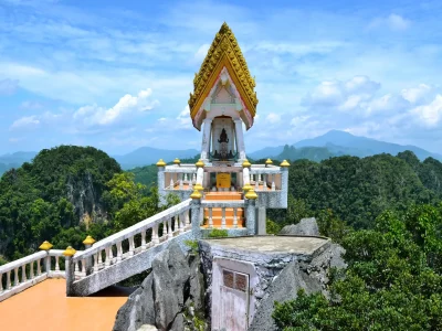 W górnej części Wat Tham Suea