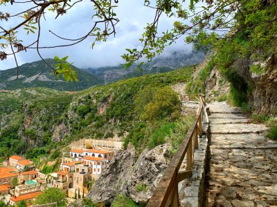 Albania Dhermi ścieżka krajobraz